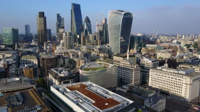 Impresionante-vista-aérea-de-la-ciudad-de-Londres-desde-arriba