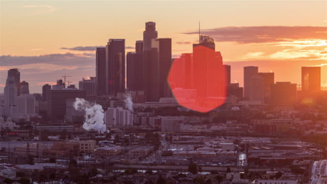 Skyline-der-Innenstadt-von-Los-Angeles-nach-Regen-Sonnenuntergang-Timelapse