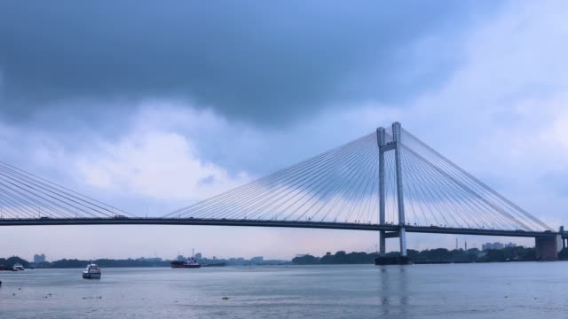Längste-Kabelbrücke-Vidyasagar-setu-oder-Hooghly-Bridge-im-Zeitraffer