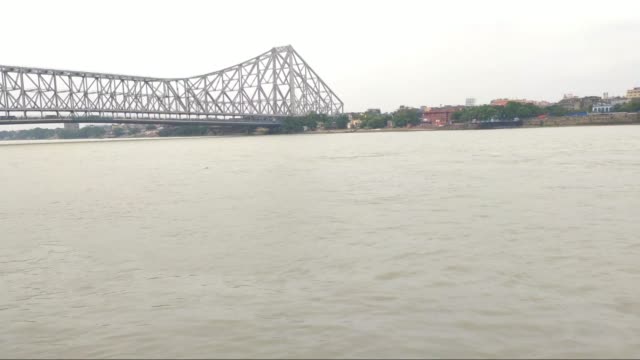 Water-wav-in-ganga-river-near-howrah-bridge-,Kolkata-(India)-at-sunset