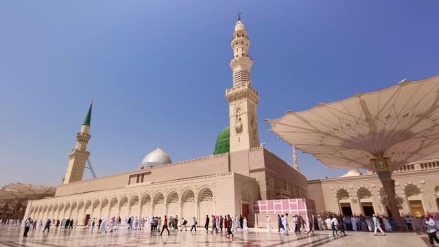 Clips-aufnahmen-von-Nabawis-Moschee-Außengebäude-in-Medina-(Madinah)
