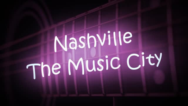 Ein-lila-Neon-NASHVILLE-THE-MUSIC-CITY-Zeichen-mit-einer-Gitarre-im-Hintergrund-animiert