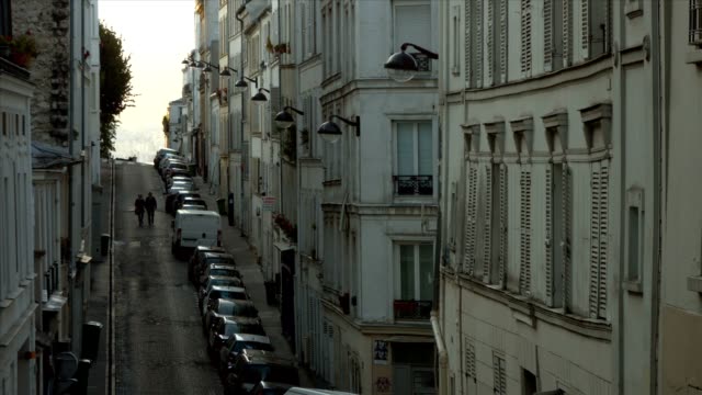 Lovers-on-Berthe-Street,-Paris
