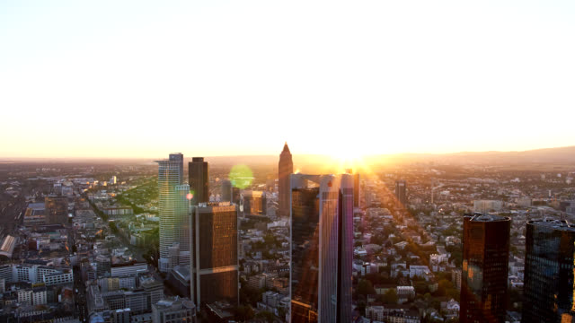 Timelapse-puesta-de-sol-de-maintower-Frankfurt