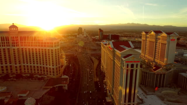Vista-aérea-de-un-paisaje-de-la-ciudad-de-Las-Vegas-Strip,-atardecer