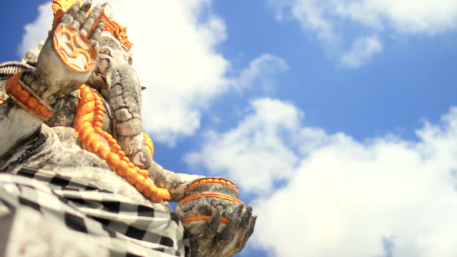 Ganescha-die-Hindu-Gottheit-Elefanten-Wolken-Zeitraffer