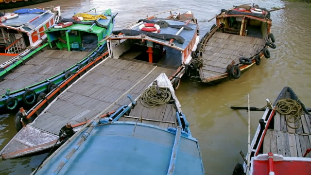 Boats-on-Ganges