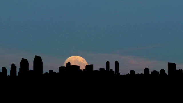 California-San-Diego-skyline-moonrise