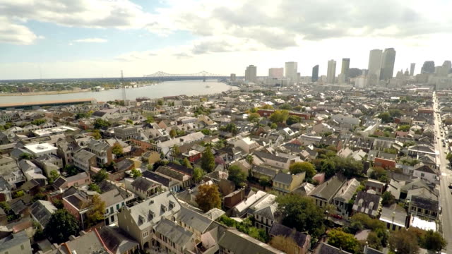 Dröhnend-von-New-Orleans-French-Quarter/Blick-auf-die-Skyline