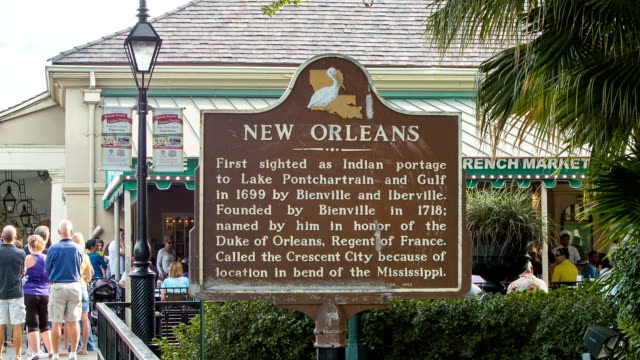 Tourism-Beschilderung-Nahaufnahme-von-New-Orleans-im-French-Quarter