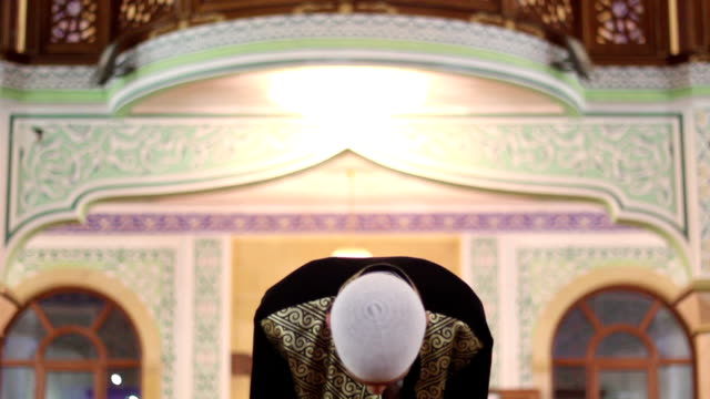 young-man-worship-in-a-mosque.