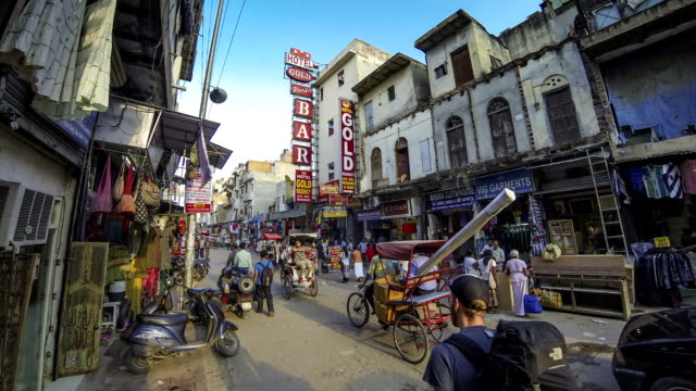 New-Delhi-Pahar-Ganj-main-street-time-lapse