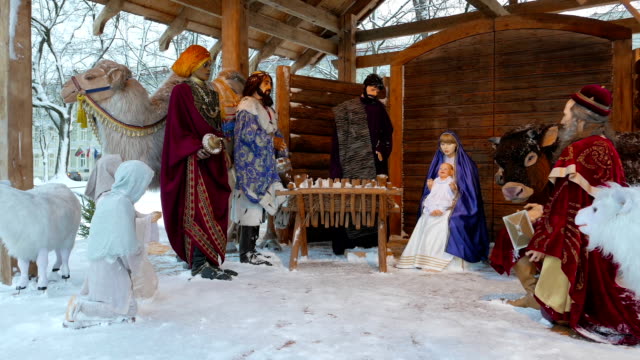 Weihnachten-installation-mit-einem-Neugeborenen-Jesus-Christus-Vilnius,-Litauen