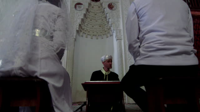 Hochzeit-der-Krim-Tatars-Bei-Moschee
