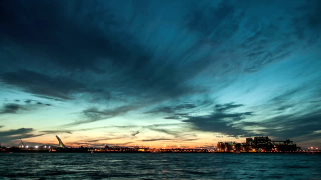 Montreal-St.-Lawrence-River-und-Boote-bei-Sonnenuntergang-Timelapse