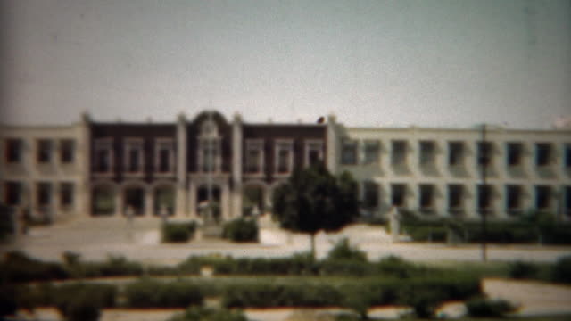 1948:-stattliche-Regierungsgebäude-Umgebung-dominiert.