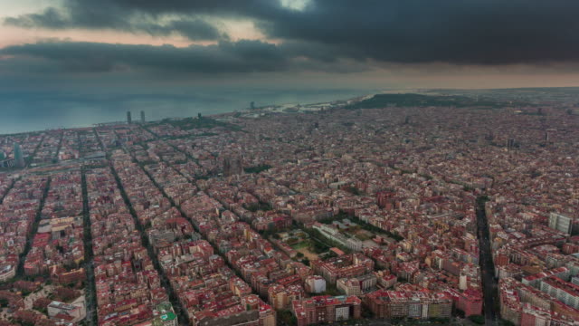 Spanien-Sturm-Himmel-Barcelona-Stadtbild-Bucht-Luftbild-Panorama-4k-Zeitraffer