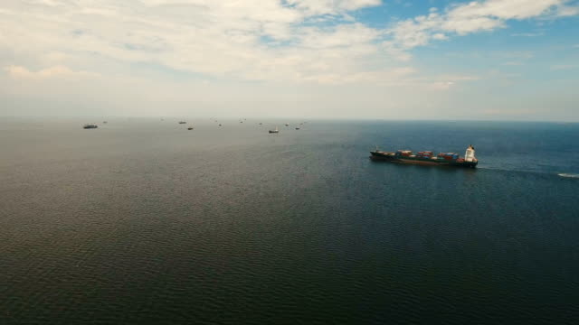 Aerial-Cargo-Schiffe-vor-Anker-im-Meer.-Philippinen,-Manila