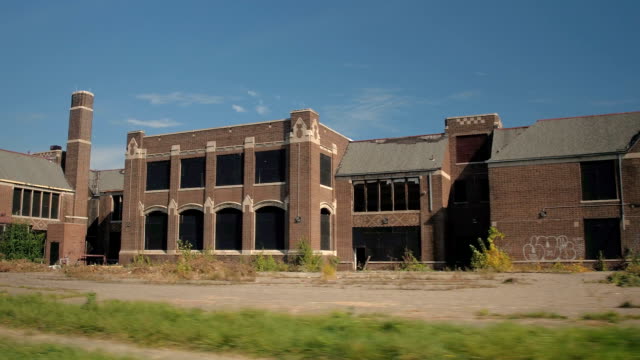 CLOSE-UP:-Atemberaubende-Industriegebäude-ruiniert-und-verfallende-Detroit-verlassen