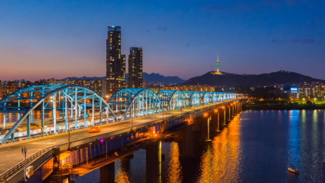 Zeitraffer-von-Seoul-City-Skyline-bei-Dongjak-Brücke-in-Seoul,-Südkorea