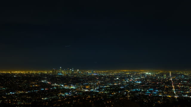 Los-Angeles-en-vista-de-noche-de-lapso-de-tiempo-de-Observatorio-Griffith