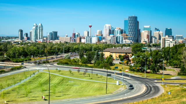 Calgary-Zeit-verfallen-mit-Skyline-und-Autobahn-4-K-1080p