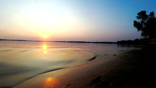 Sonnenuntergang-am-Fluss