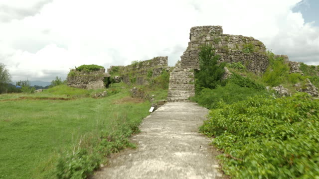 Ruined-fortress-in-Georgia---Kutaisi