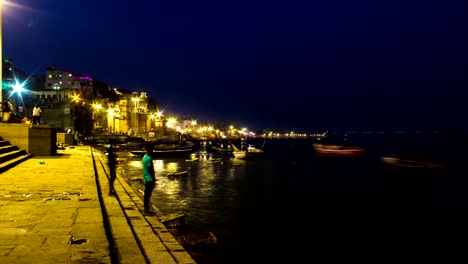 La-ciudad-de-Benarés,-río-Ganges-y-barcos,-Uttar-Pradesh,-la-India,-Time-Lapse