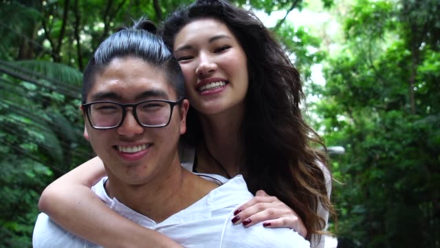 Asian-Couple-Enjoying-a-Day-at-the-Park