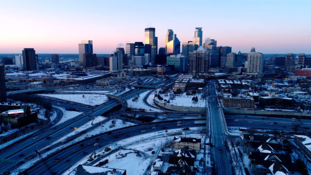 Minneapolis-Skyline-at-Dusk-in-4K