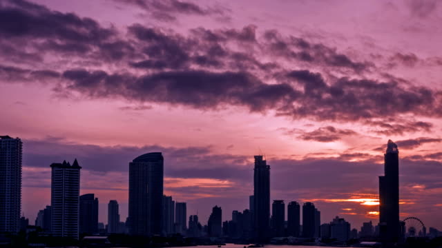 4k-time-lapse,-Dramatic-sky-over-Bangkok-Metropolis-at-dusk