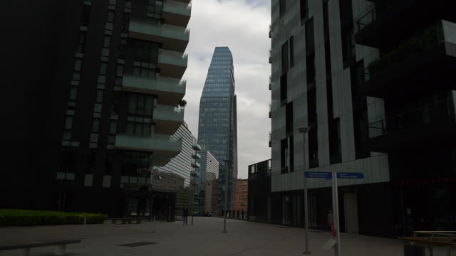 Italien-Mailand-moderner-Block-quadratische-Zeitlupe-Stadtpanorama-4k