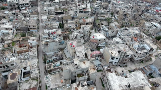 Luftaufnahme-über-zerstörten-Häusern-in-Aleppo-nach-dem-Krieg