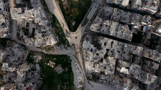 Nahaufnahme-in-verwüsteten-Straßen-von-Aleppo