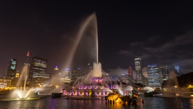 Chicago-Buckingham-Fountain-and-City-Skyline-at-Night-Timelapse