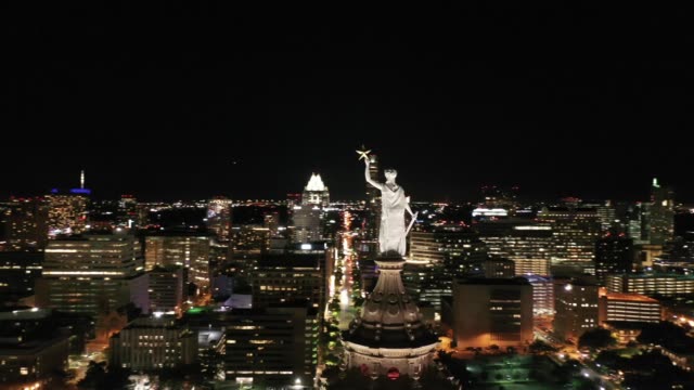 Luftaufnahme-der-Innenstadt-von-Austin,-Texas-in-der-Nacht