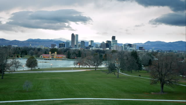 Time-Lapse-of-Downtown-Denver-at-Sunset