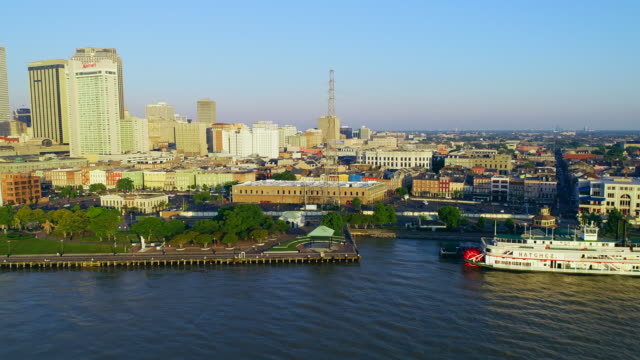 Río-de-mississippi-de-New-Orleans-aérea-skyline