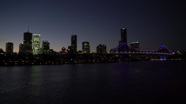 Silhouette-of-Brisbane-Skyline-in-dusk