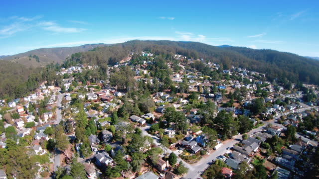 Flying-Over-Montara-CA-USA-Neighborhoods-View-From-Helicopter