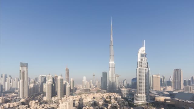 4-K-Zeitraffer---Luftbild-von-modernen-Wolkenkratzern-und-Stadtbild-in-Dubai.UAE