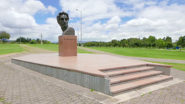 Bogota-Simon-Bolivar-monument-in-pubblic-park
