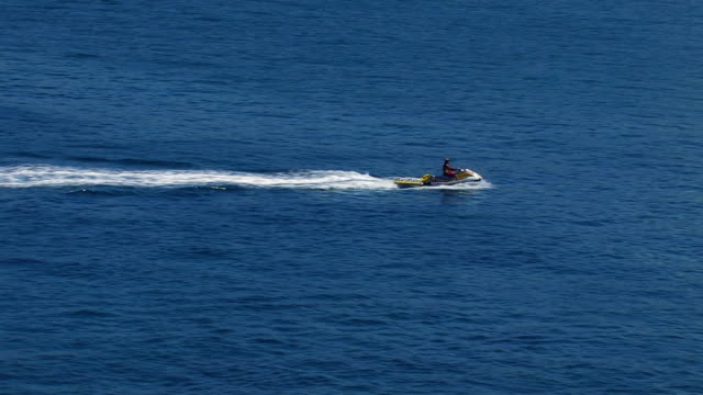 Lifguard-Patrolling-Bondi-Beach