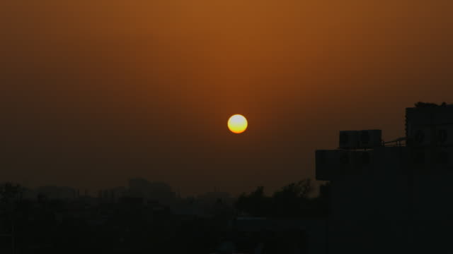 Time-lapse-shot-of-buildings-at-sunset,-Delhi,-India