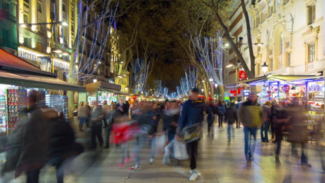 Nachtlicht-überfüllt-La-Rambla-Verkehr-4-k-Zeitraffer-Spanien