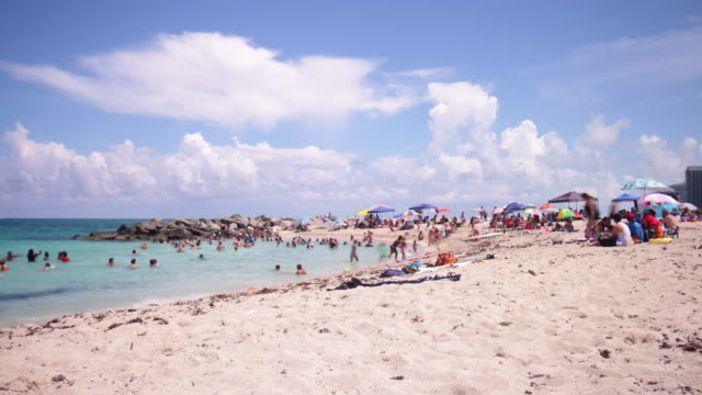 USA-Miami-Stadt-Sommer-überfüllten-Strand-4-k-Zeitraffer-Florida