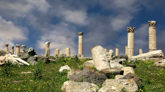 Römische-Ruinen-in-Umm-Qais-(Umm-Qays),-Jordan,-Nahost--ist-eine-Stadt-im-Norden-Jordaniens-in-der-Nähe-der-antiken-Stadt-Gadara.-Umm-ist-Qais-eines-Jordaniens-einzigartigsten-Greco-römische-Dekapolis-sites