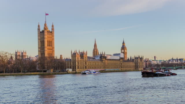 Zeit-Ablauf-British-Parliament-und-Big-Ben-bei-Sonnenaufgang