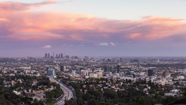 Los-Angeles-und-Hollywood-Tag-und-Nacht-Rosa-Sonnenuntergang-Timelapse
